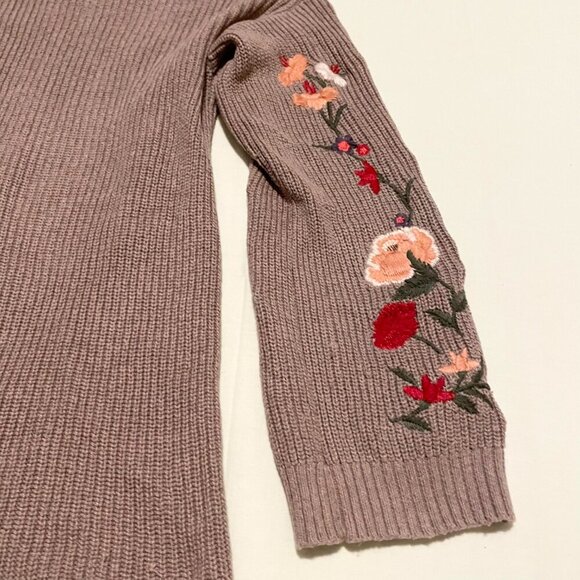 American Eagle Floral Embroidered V Neck Sweater Womens Size Medium - Picture 14 of 16